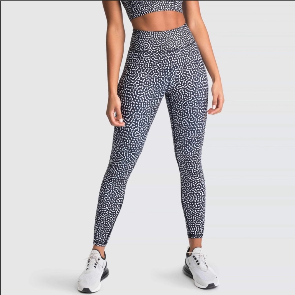 DOYOUEVEN Black Speckle Leggings